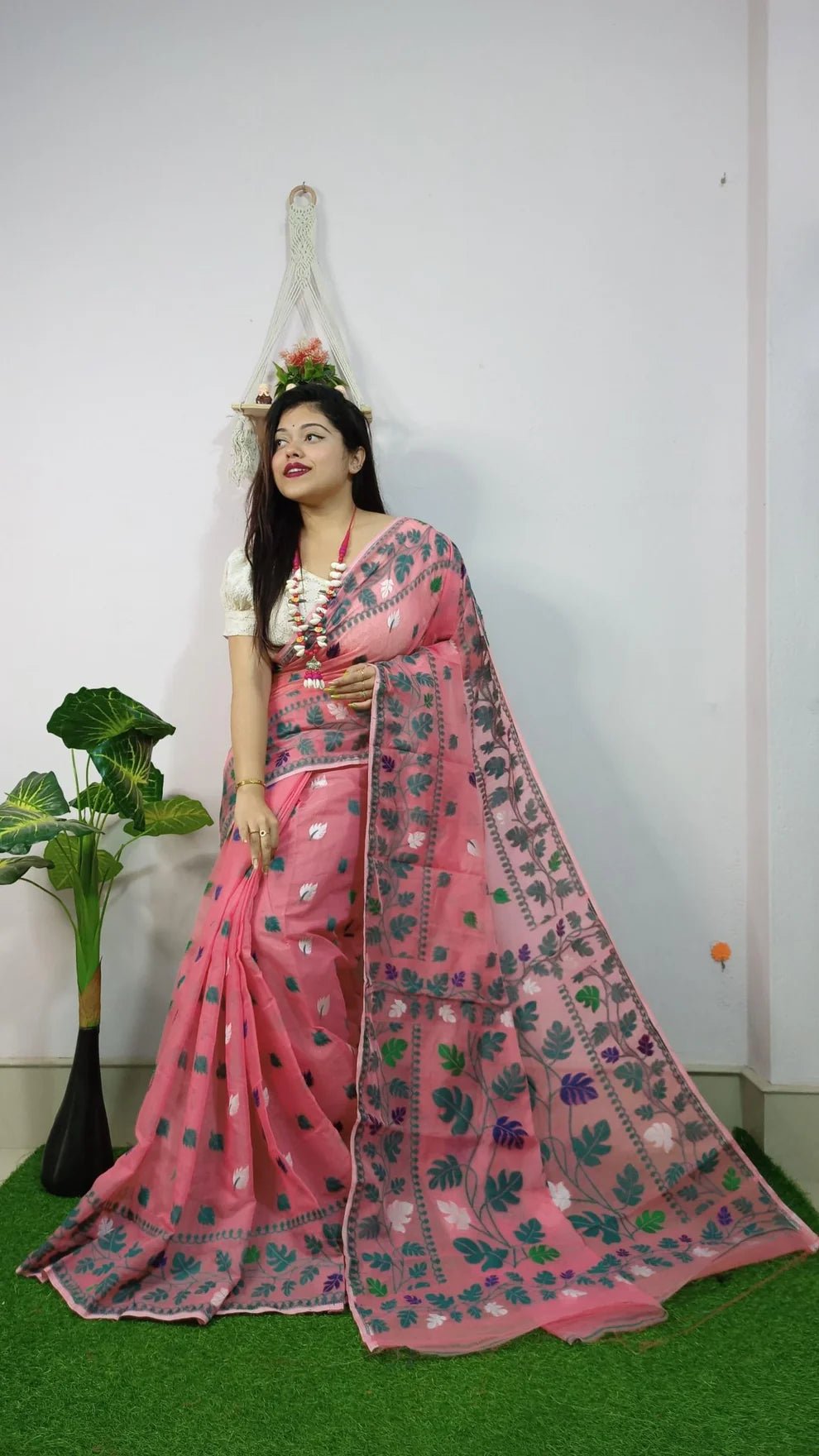 Woven Design Dhakai Jamdani Saree