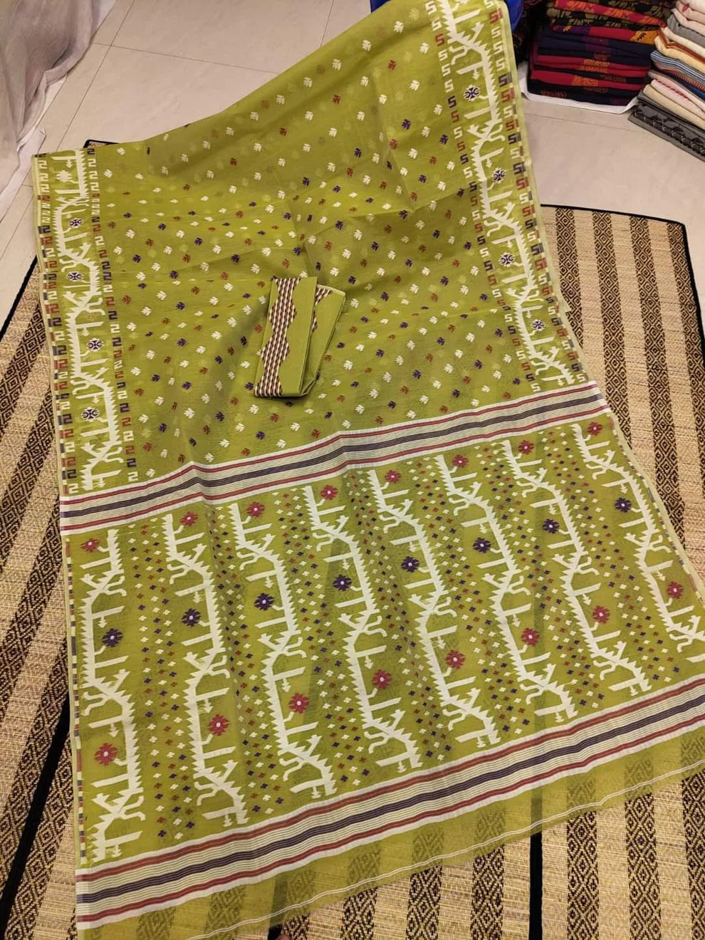 Woven Design Dhakai Jamdani saree