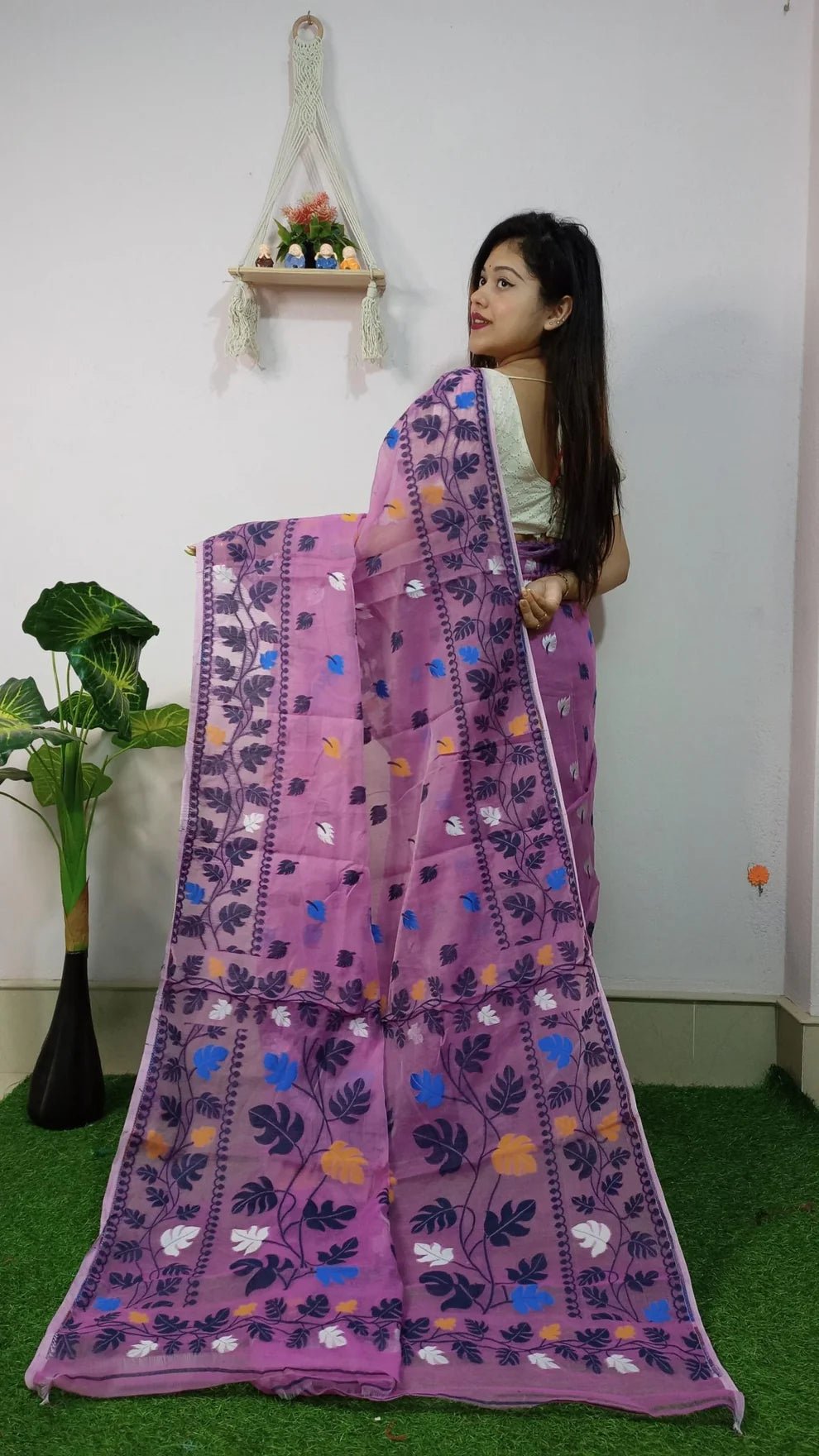Woven Design Dhakai Jamdani saree
