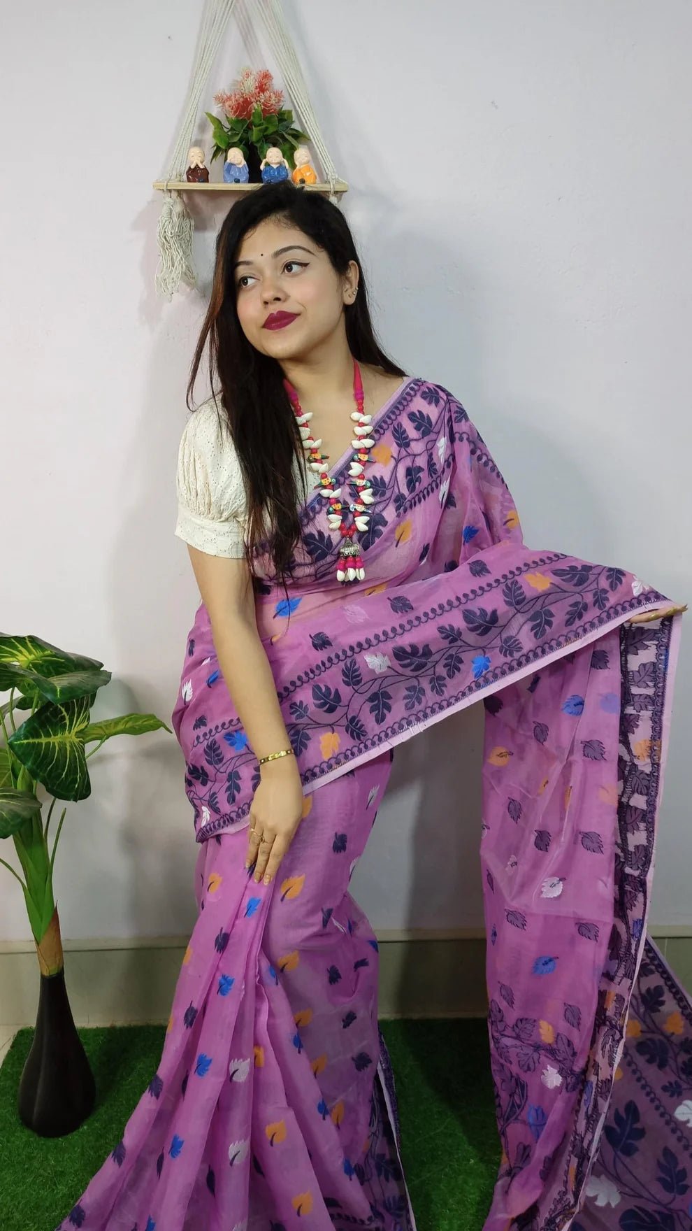 Woven Design Dhakai Jamdani saree