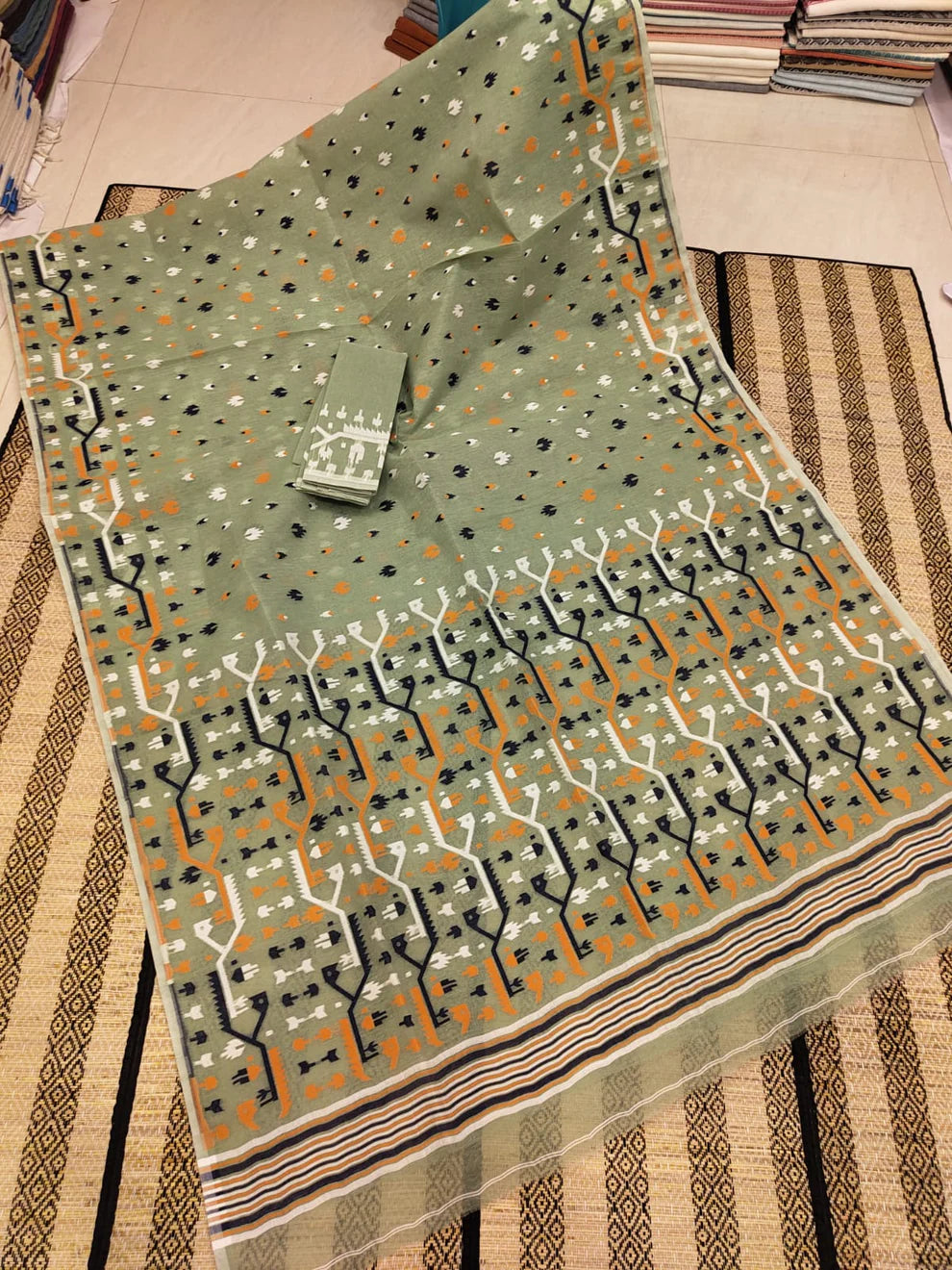 Woven Design Dhakai Jamdani saree