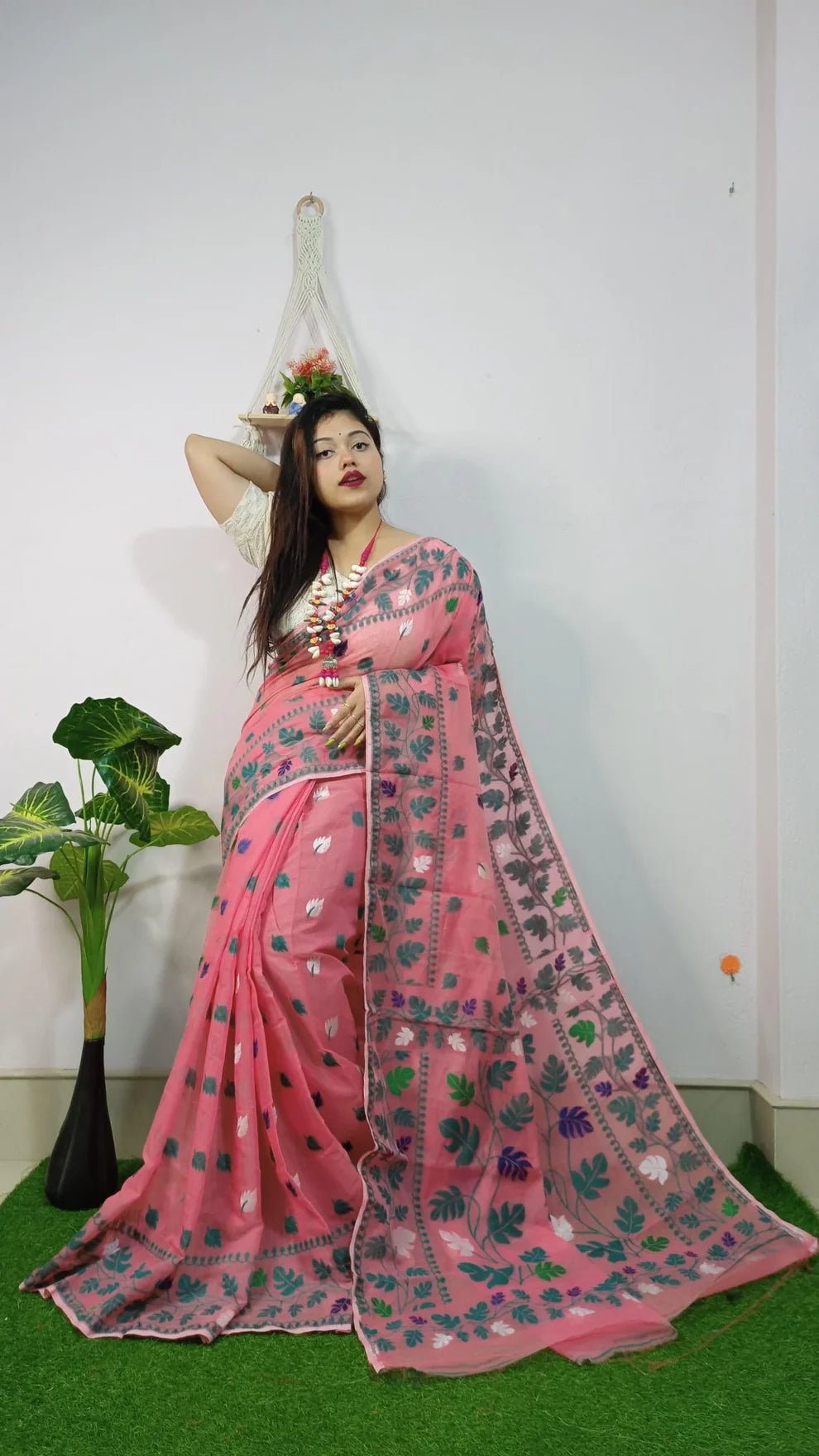 Woven Design Dhakai Jamdani Saree