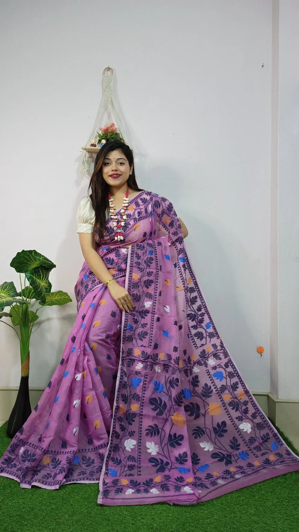 Woven Design Dhakai Jamdani saree