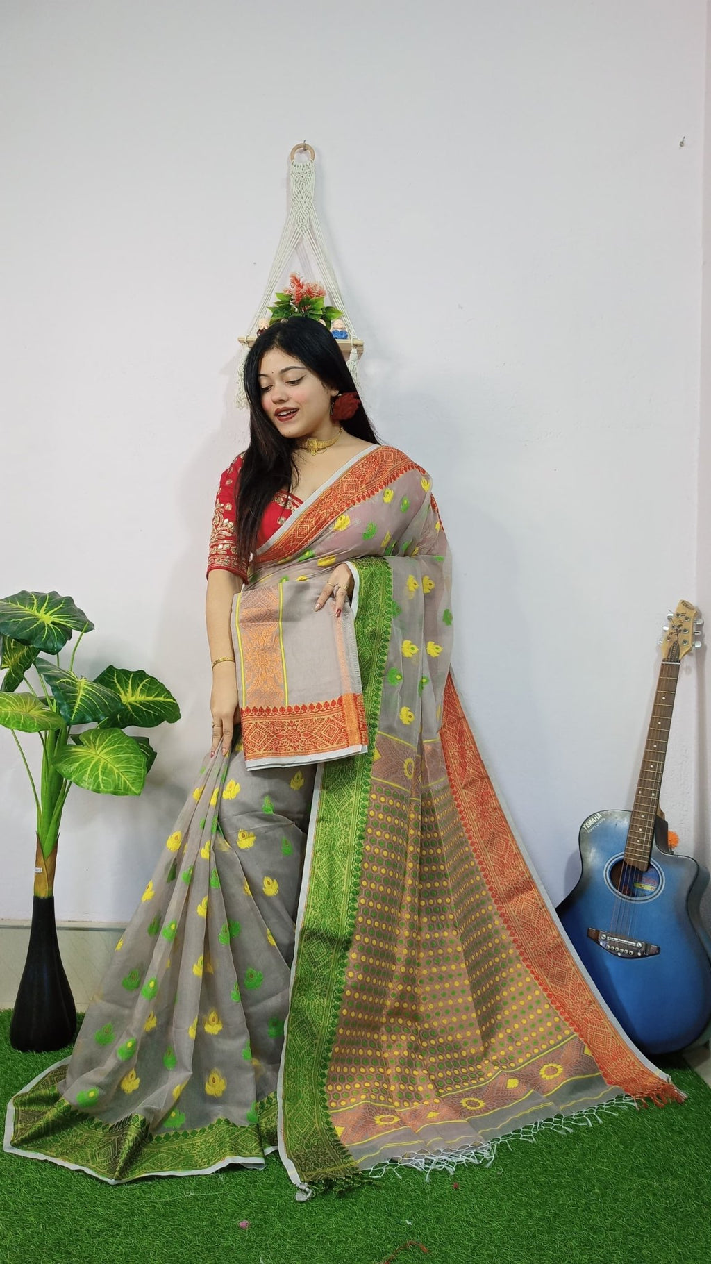 Woven Design Soft Dhakai Jamdani saree