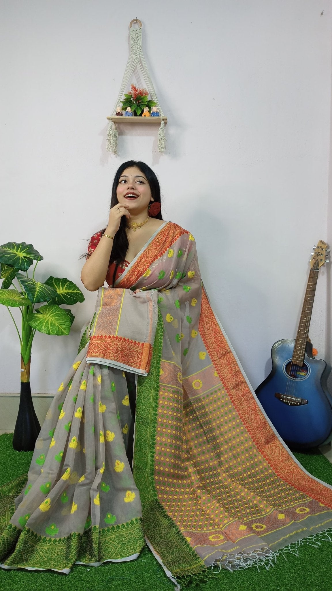 Woven Design Soft Dhakai Jamdani saree