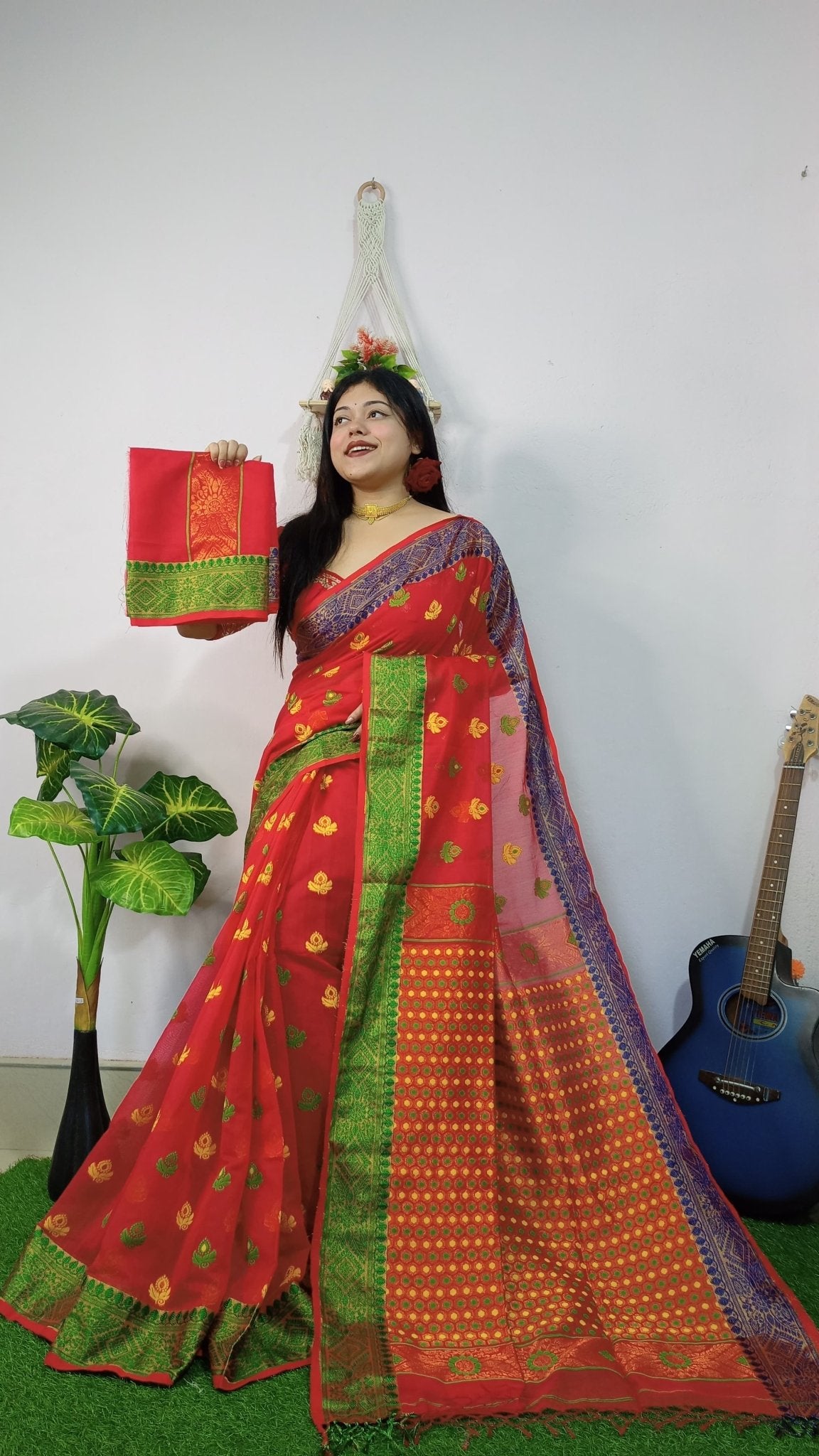 Woven Soft Dhakai Jamdani Saree Color Red